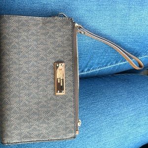 Michael kors wristlet